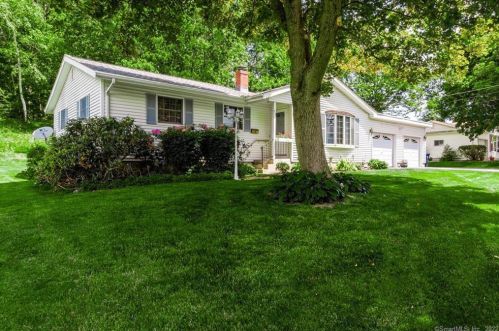 93 Sheridan Rd, Enfield CT 06082-4127 exterior