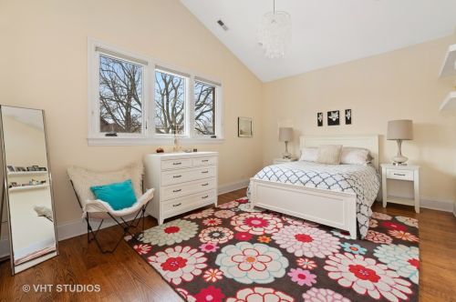 5048 Oakley Ave, Chicago IL 60625-1830 exterior