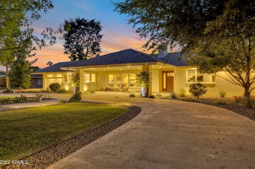 5828 3rd Ave, Phoenix AZ 85086-7201 exterior