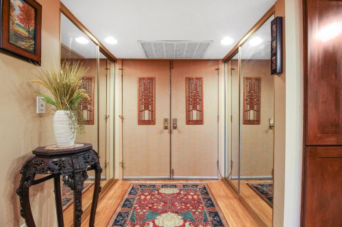 4215 100th St, Milwaukee, WI 53222-1301