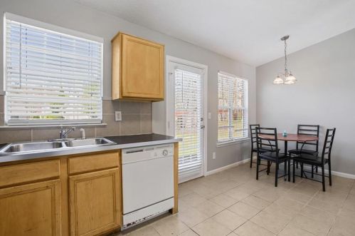 305 Emerald Grn Ct, Atlanta GA 30349-8423 exterior