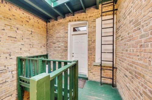 1009 Oakley Blvd, Chicago IL 60622-3527 exterior