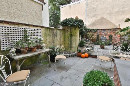 302 2nd St, Philadelphia PA 19148-1945 exterior