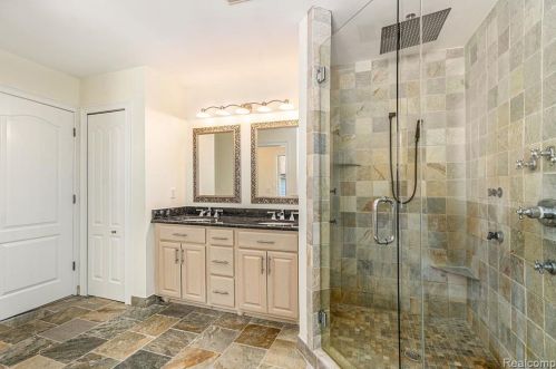 692 Appalachi St, Walled Lake MI  48390-1005 exterior