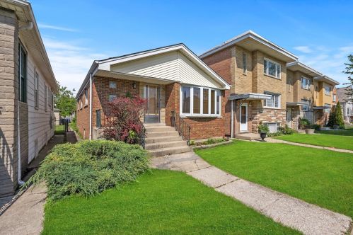 6022 Kilpatrick Ave, Chicago IL 60629-5637 exterior