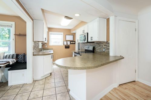 2206 Frst Dr, Kalamazoo MI 49002-6442 exterior