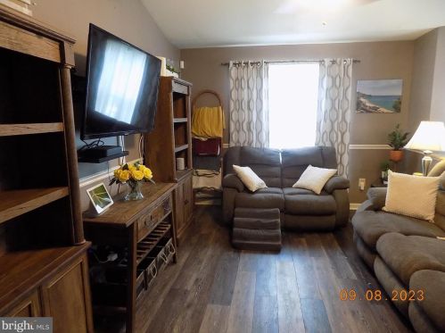 66 Prince St, Littlestown PA 17340-1323 exterior