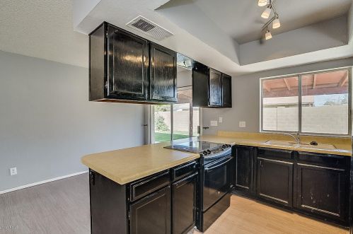 9641 37 Ave, Phoenix AZ 85053-4620 exterior