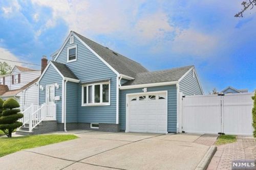 108 Passaic Ave, Hasbrouck Heights, NJ 07604-1110