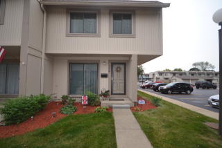 556 Chard Ct, Volo, IL 60030-1338