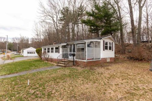 20 Bay Rd, Newmarket NH 03857-1728 exterior
