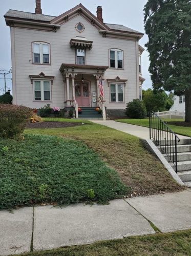 563 Prospect St, Woonsocket, RI 02895-1029