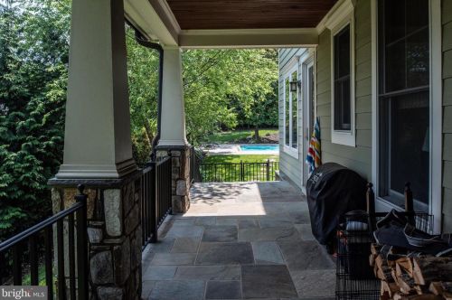 6421 Divine St, Mc Lean VA 22101-4702 exterior