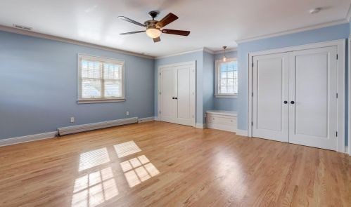 725 Lk Vw Ave, Milwaukee WI 53217-4857 exterior