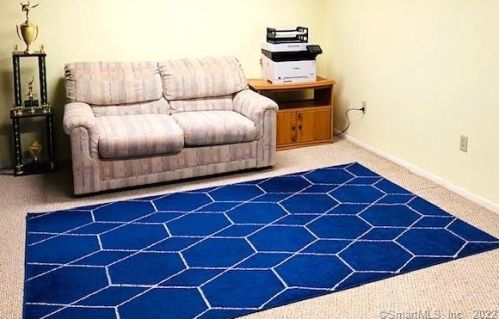 140 Bennetts Farm Rd, Ridgefield CT 06877-1512 exterior