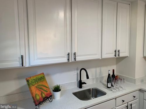 9407 Colesville Rd, Silver Spring MD 20901-4819 exterior