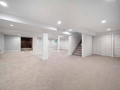 2048 Pratt Blvd, Chicago IL  60645-4981 exterior