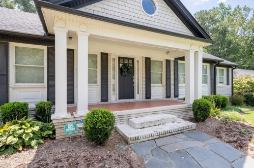 695 Glenforest Rd, Atlanta GA  30328-5258 exterior