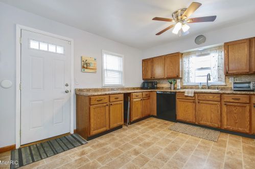 4114 Jefferson Ave, Grand Rapids MI 49548-3371 exterior