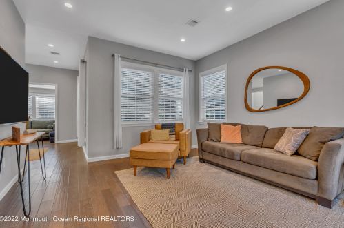 33 Avenue C, Atlantic Highlands NJ  07716-1069 exterior