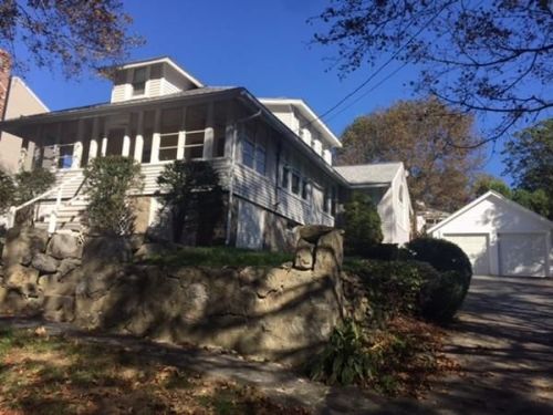 21 Hillcrest Ave, Methuen, MA 01844-1517