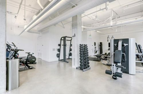 900 1st St, Austin TX 78704-1649 exterior