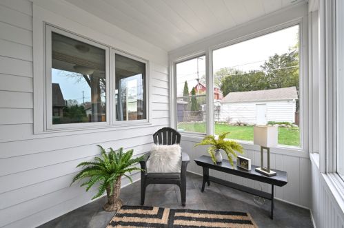 6326 Wright St, Milwaukee, WI 53213-1421