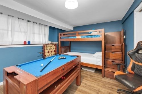 63 Glenmore St, Springfield MA 01129-1064 exterior