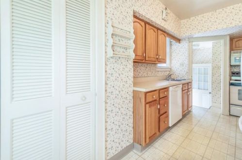 132 Mount Lebanon Blvd, Pittsburgh PA 15234-1243 exterior