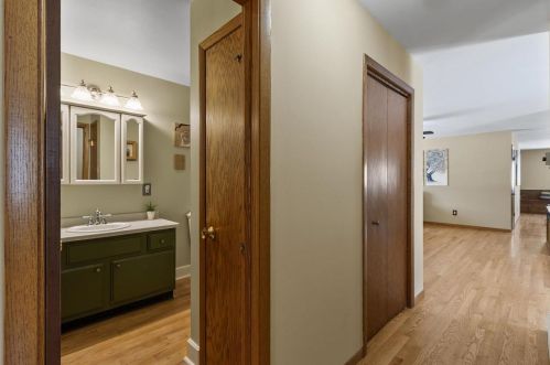 1605 Tarragon Dr, Madison WI  53716-1858 exterior