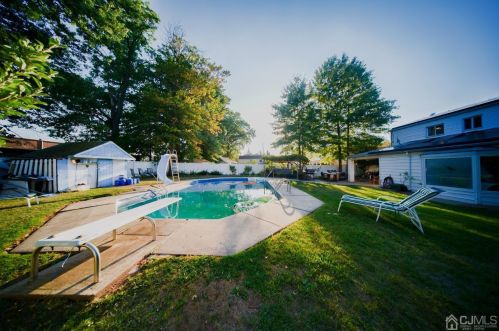 7 Stima Ave, Carteret NJ 07008-1214 exterior