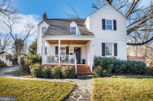 1612 Oakcrest Dr, Alexandria VA 22302-2337 exterior