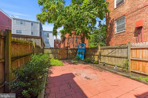 1424 10 St, Washington DC 20001-3214 exterior