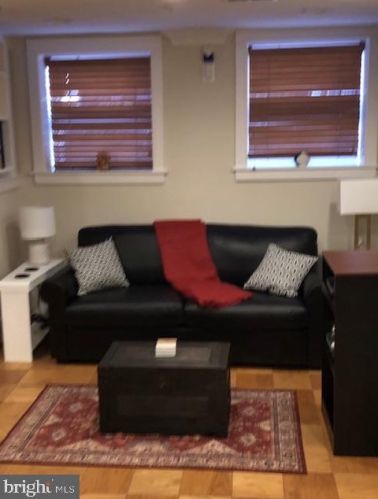 703 6th St, Washington, DC 20003-2735