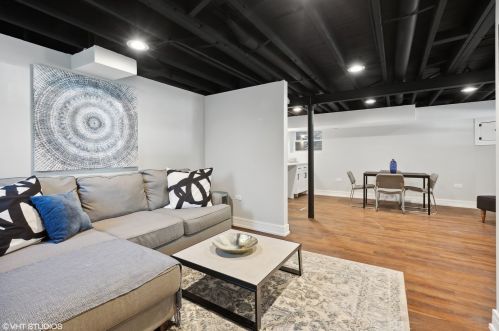 4647 Lawler Ave, Chicago IL  60638-2009 exterior