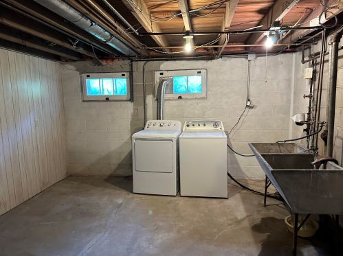 5642 Riv Frst Dr, Milwaukee WI 53209-4520 exterior