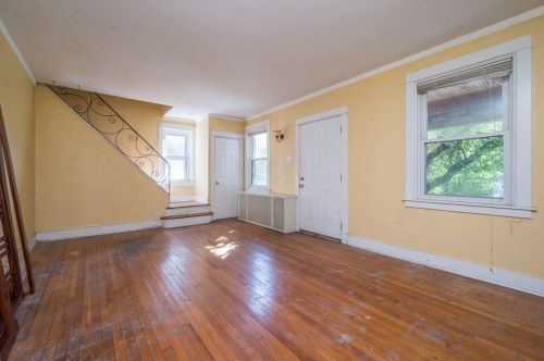 5735 Pocusset St, Pittsburgh PA 15217-2218 exterior