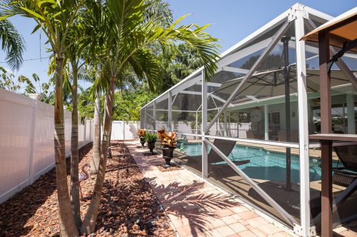 276 Ferris Dr, Fort Pierce FL 34983-8625 exterior