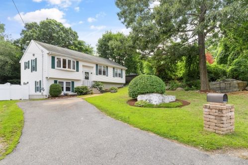 68 Bedford Ave, Worcester, MA 01604-3140