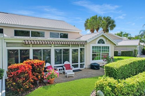 6221 Greenspointe Dr, Boynton Beach FL 33437-4915 exterior