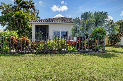 6947 Southport Dr, Boynton Beach FL 33472-6901 exterior