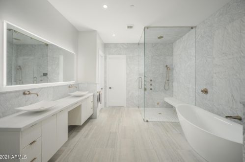 5833 46th Pl, Phoenix AZ  85018-1235 exterior