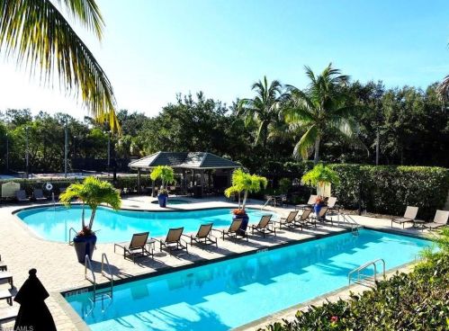 2700 Cypress Trace Cir, Naples FL 34119-8484 exterior