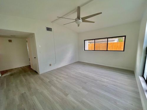 527 Broxburn Ave, Tampa FL  33617-7823 exterior