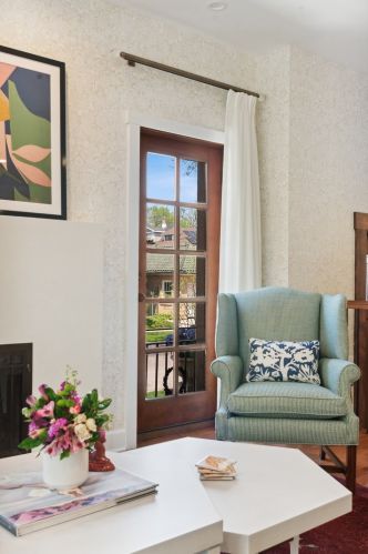 2955 Sunnyside Ave, Chicago IL 60630-3923 exterior