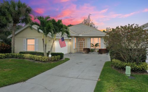 257 Bentley Cir, Fort Pierce FL  34986-2458 exterior