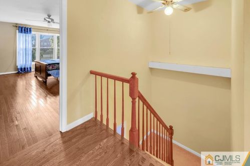 73 Laurel Holw Ct, Edison NJ 08820-1043 exterior