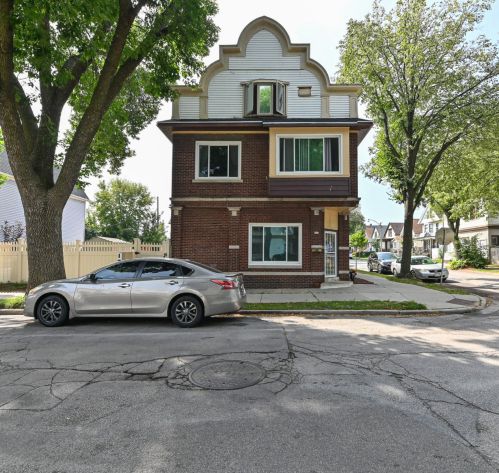 833 Manitoba St, Milwaukee, WI 53215-3959