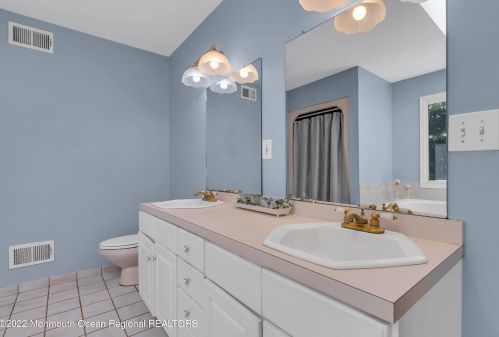 5 Dickens Ct, Jackson Twp NJ  08527-2844 exterior