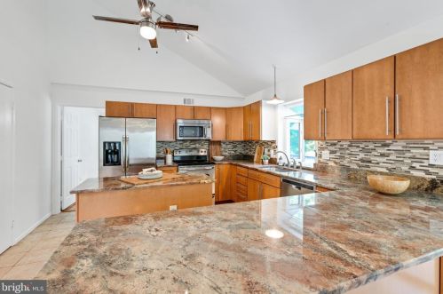 12216 Sugar Maple Dr, Herndon, VA 20170-2322